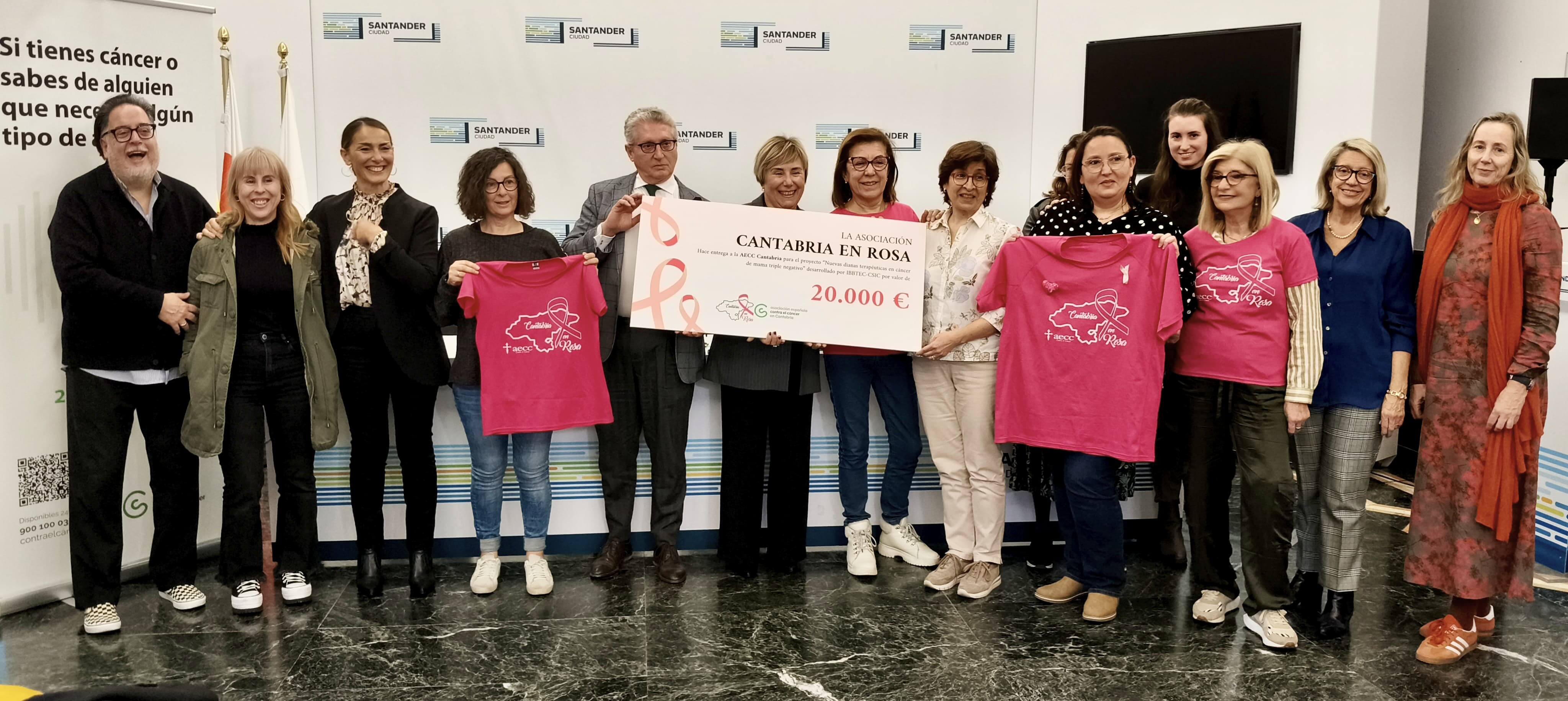 Acto de entrega del donativo de Cantabria en Rosa
