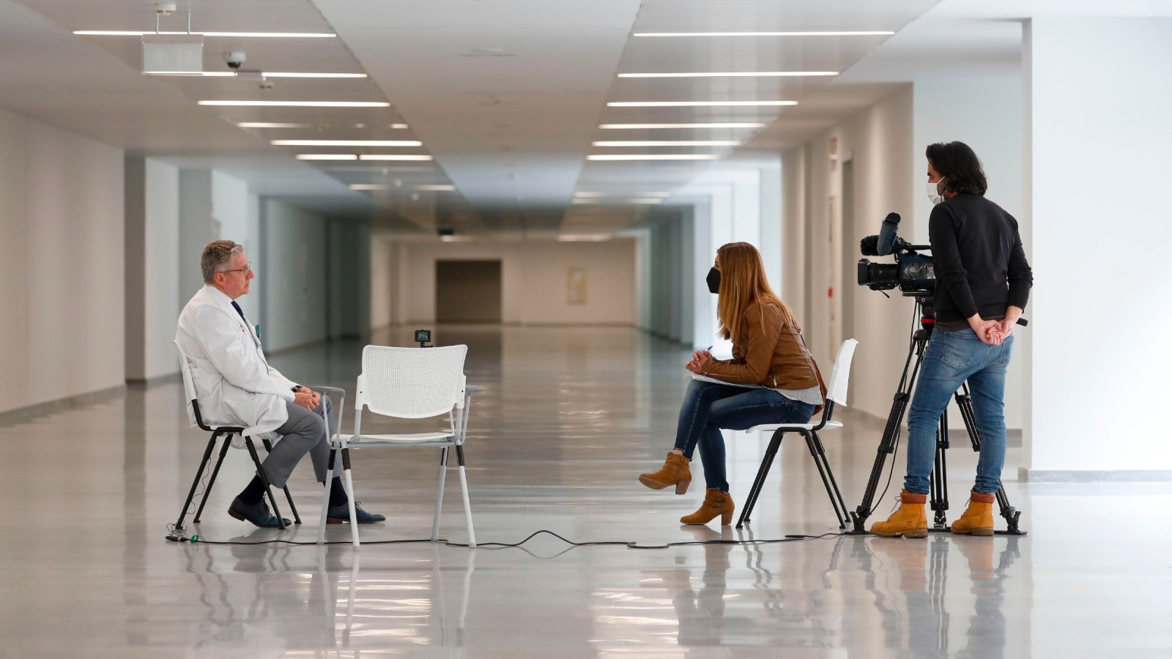 Desde la atención primaria y la medicina de urgencias, mi carrera ha estado marcada por una dedicación enfocada en la lucha contra el cáncer